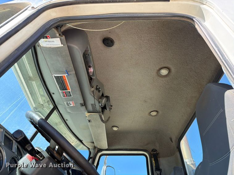 image for item FM6575 2012 Mack CHU613 semi truck