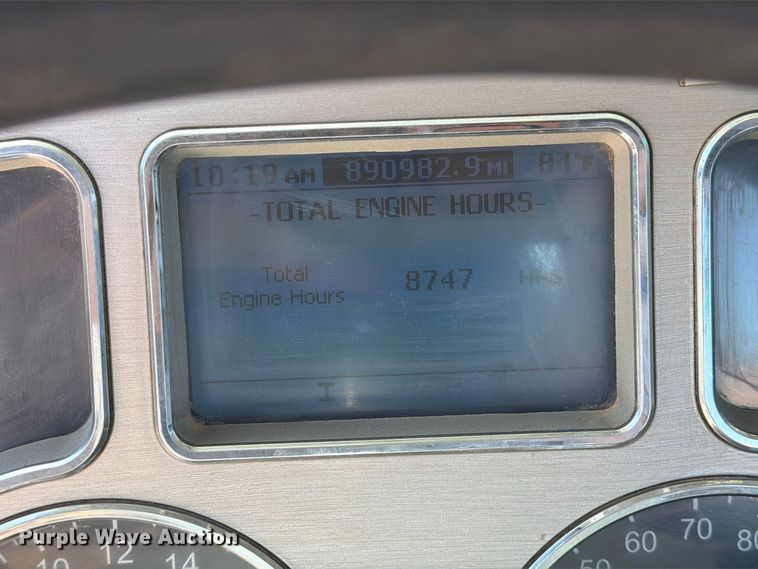 image for item FM6575 2012 Mack CHU613 semi truck