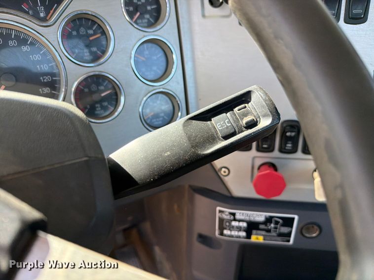 image for item FM6575 2012 Mack CHU613 semi truck