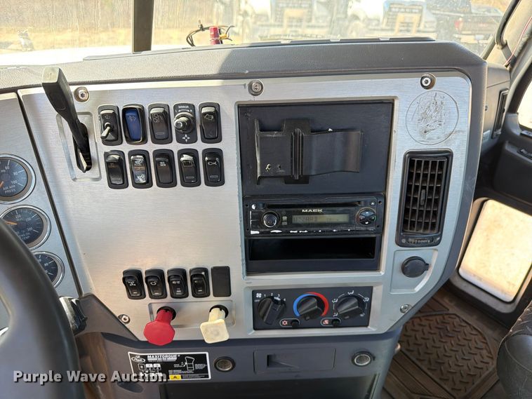 image for item FM6575 2012 Mack CHU613 semi truck