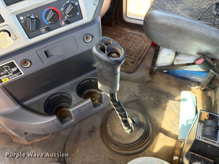 image for item FM6575 2012 Mack CHU613 semi truck