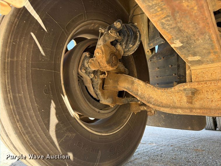 image for item FM6575 2012 Mack CHU613 semi truck