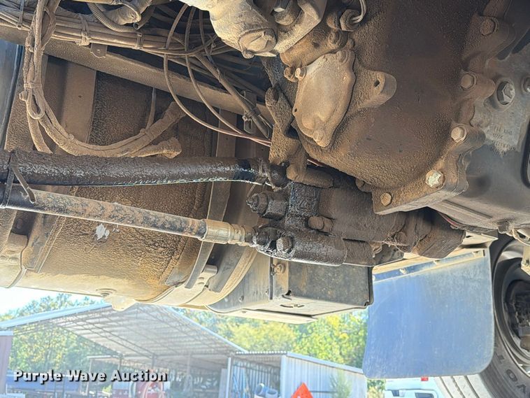image for item FM6575 2012 Mack CHU613 semi truck
