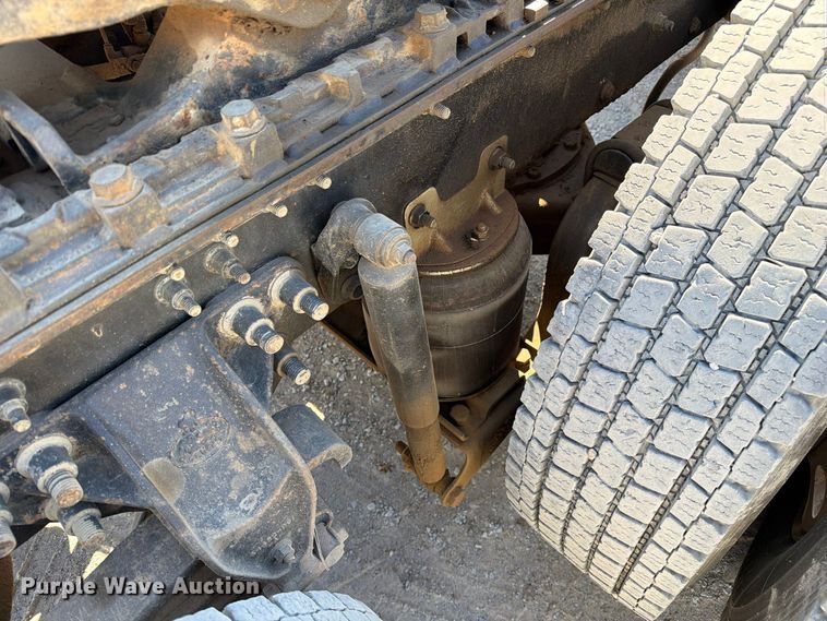 image for item FM6575 2012 Mack CHU613 semi truck