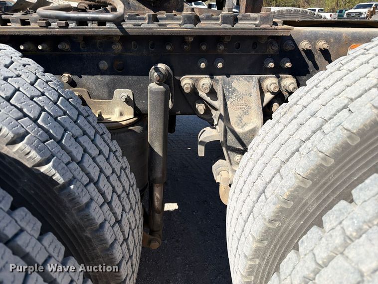 image for item FM6575 2012 Mack CHU613 semi truck