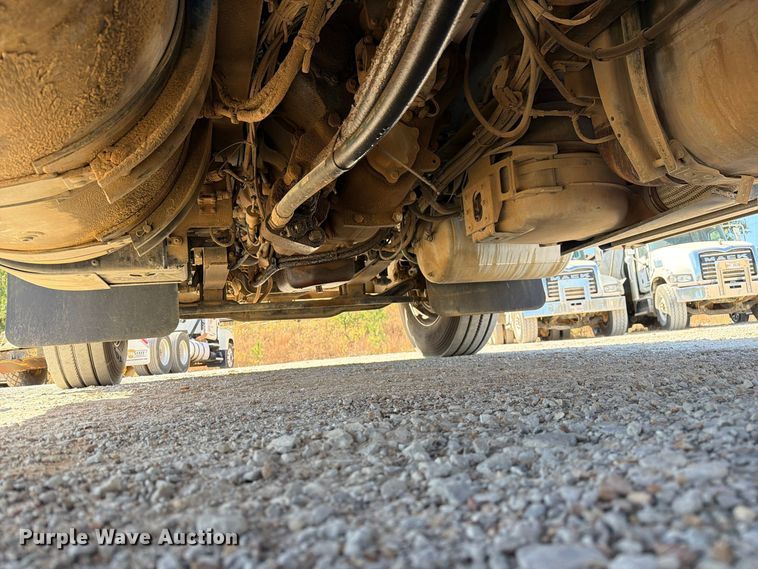 image for item FM6575 2012 Mack CHU613 semi truck