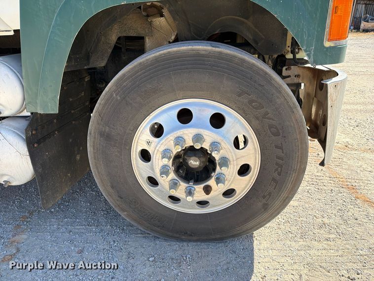 image for item FM6575 2012 Mack CHU613 semi truck