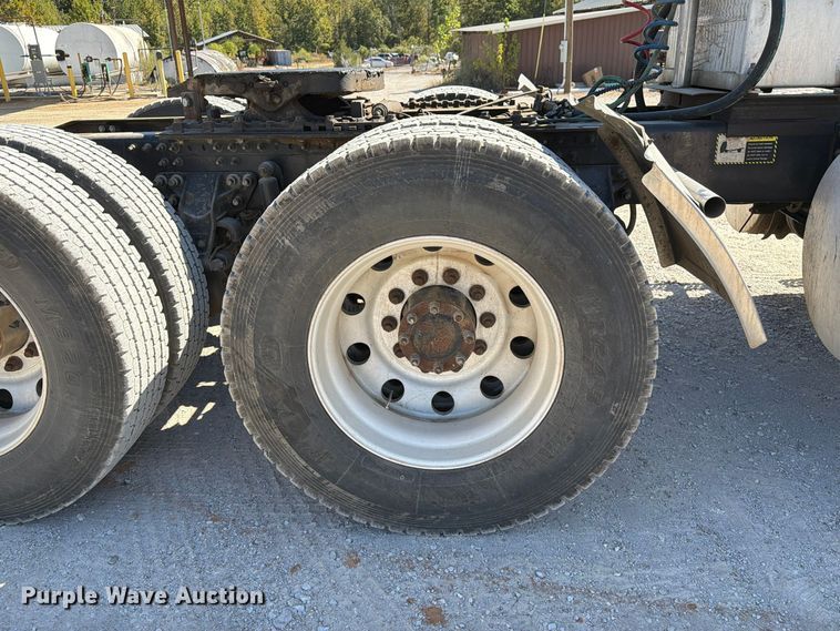 image for item FM6575 2012 Mack CHU613 semi truck