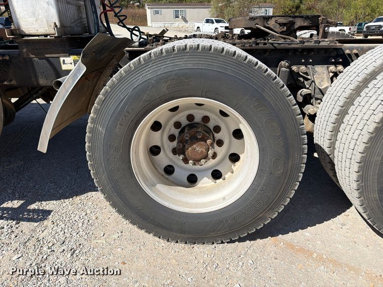 image for item FM6575 2012 Mack CHU613 semi truck