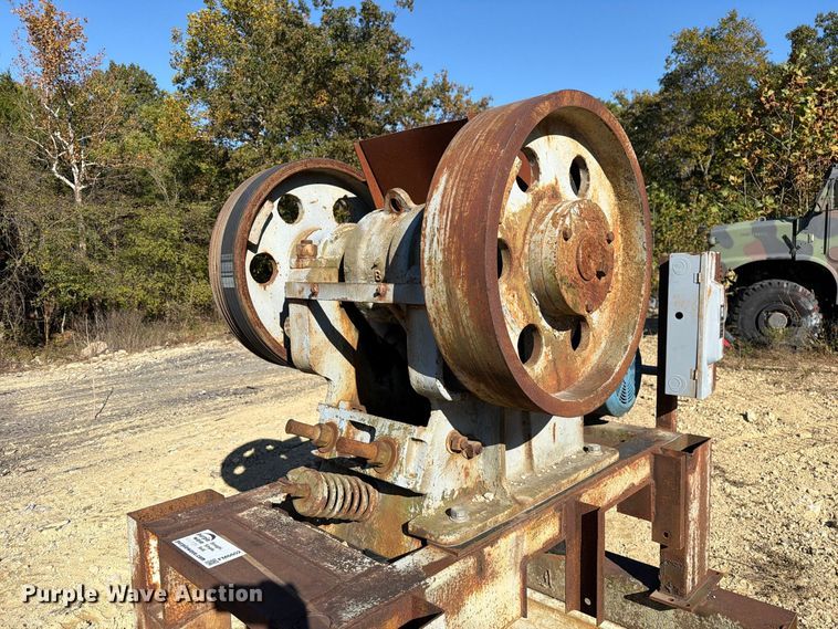 image for item FM6602 Gruendler 1016A jaw crusher