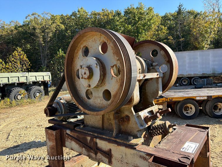 image for item FM6602 Gruendler 1016A jaw crusher