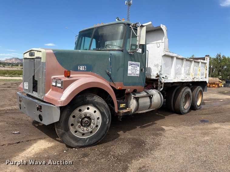 image for item FM7633 1997 White dump truck