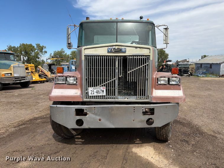 image for item FM7633 1997 White dump truck