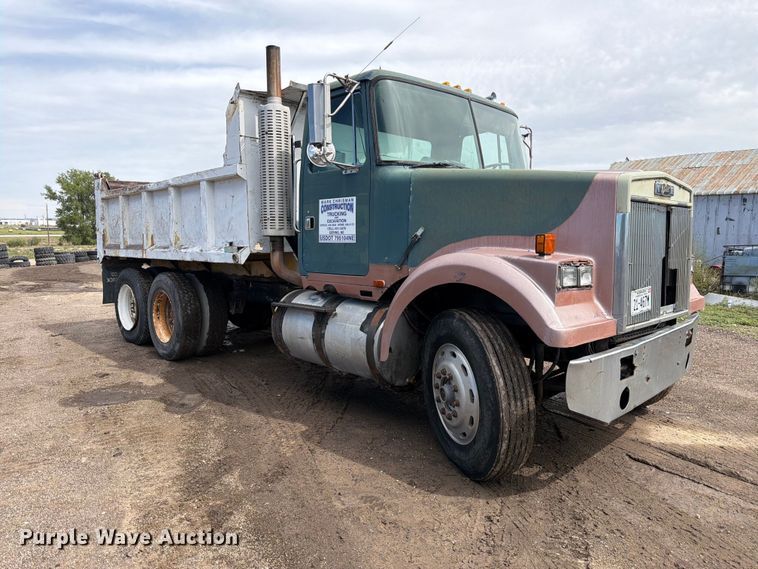 image for item FM7633 1997 White dump truck