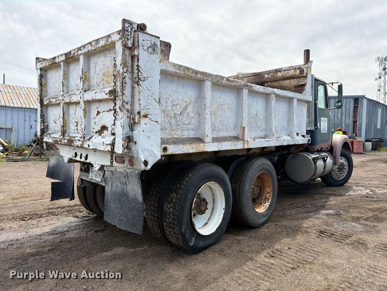 image for item FM7633 1997 White dump truck