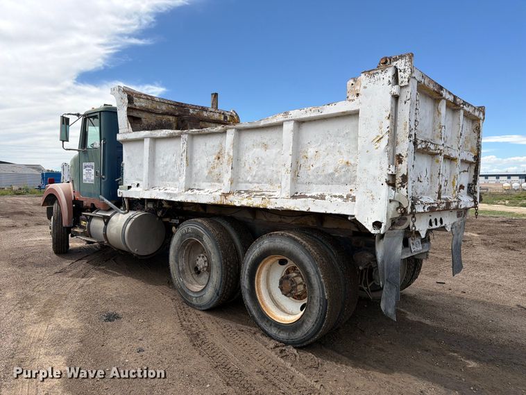 image for item FM7633 1997 White dump truck
