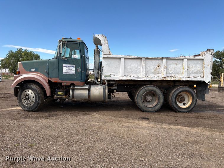 image for item FM7633 1997 White dump truck