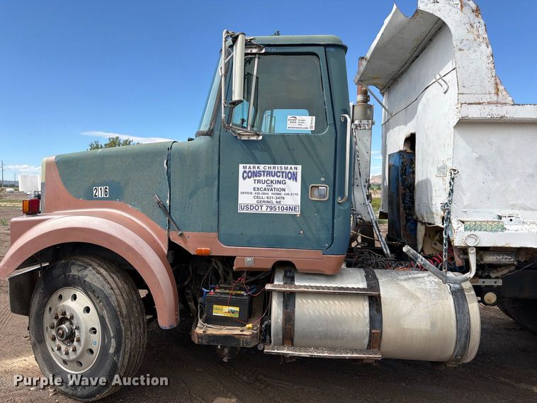 image for item FM7633 1997 White dump truck