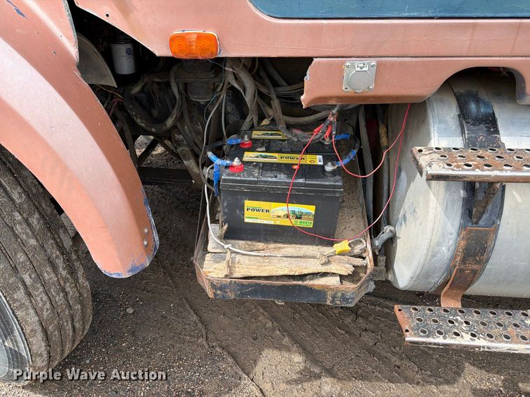 image for item FM7633 1997 White dump truck