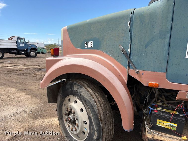 image for item FM7633 1997 White dump truck