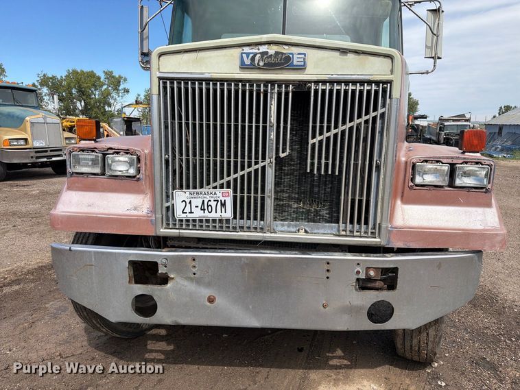image for item FM7633 1997 White dump truck