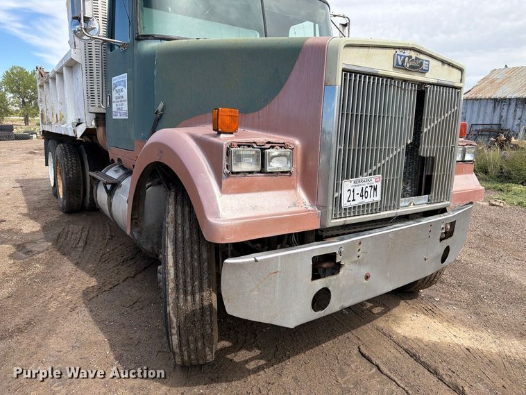 image for item FM7633 1997 White dump truck