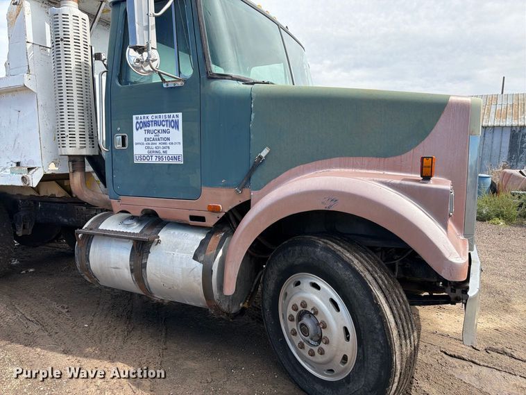 image for item FM7633 1997 White dump truck