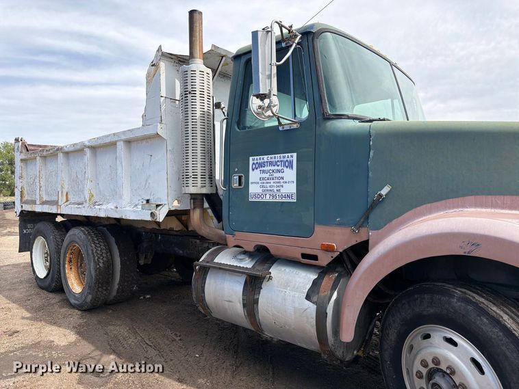 image for item FM7633 1997 White dump truck