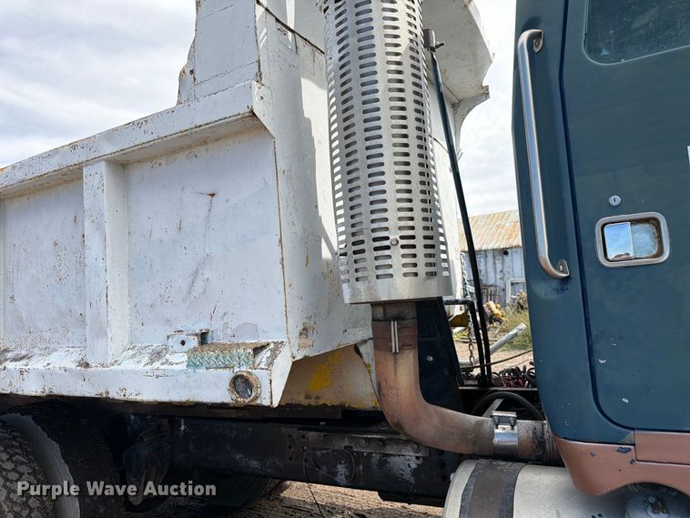 image for item FM7633 1997 White dump truck