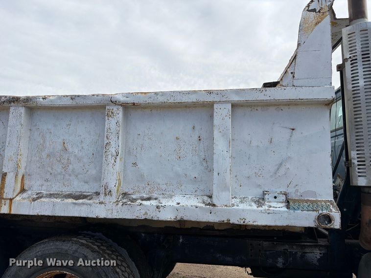 image for item FM7633 1997 White dump truck