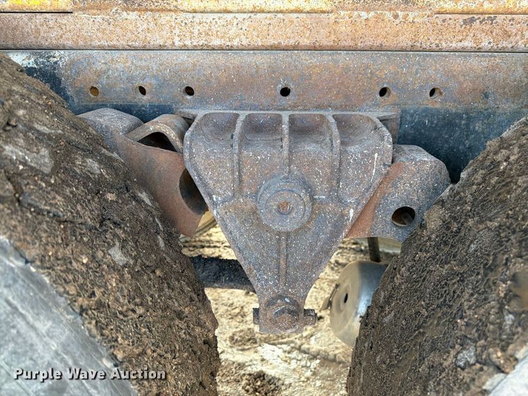 image for item FM7633 1997 White dump truck