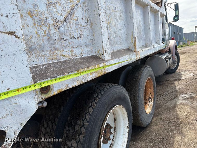 image for item FM7633 1997 White dump truck