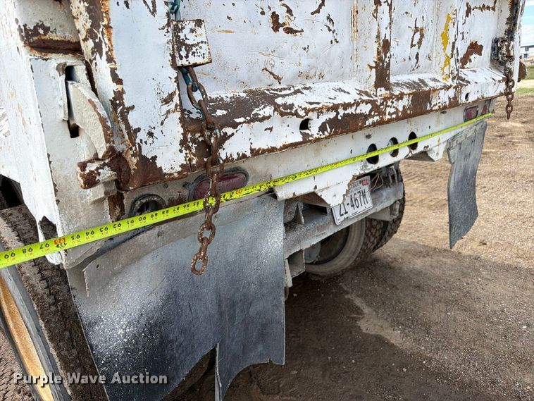 image for item FM7633 1997 White dump truck