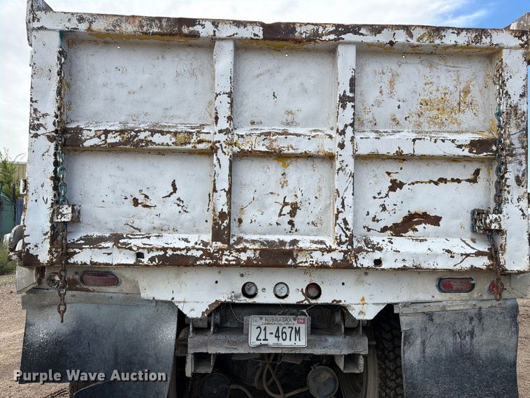 image for item FM7633 1997 White dump truck