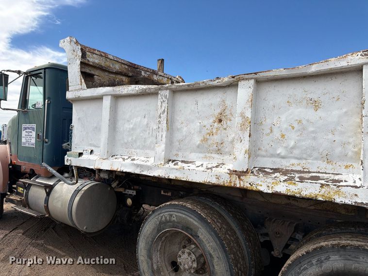 image for item FM7633 1997 White dump truck
