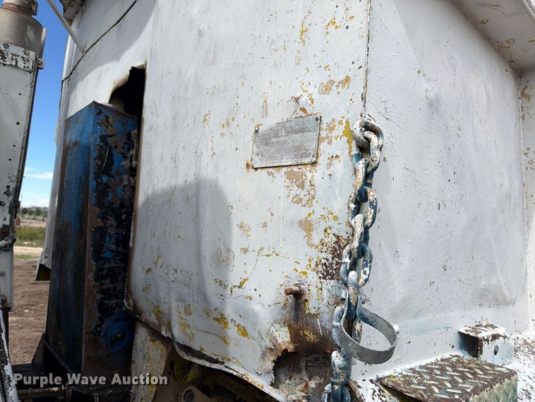 image for item FM7633 1997 White dump truck