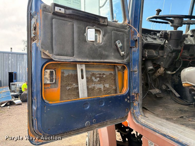image for item FM7633 1997 White dump truck