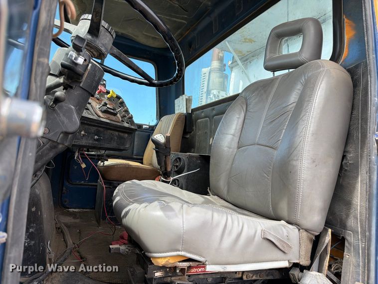 image for item FM7633 1997 White dump truck