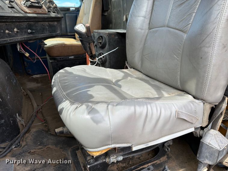 image for item FM7633 1997 White dump truck