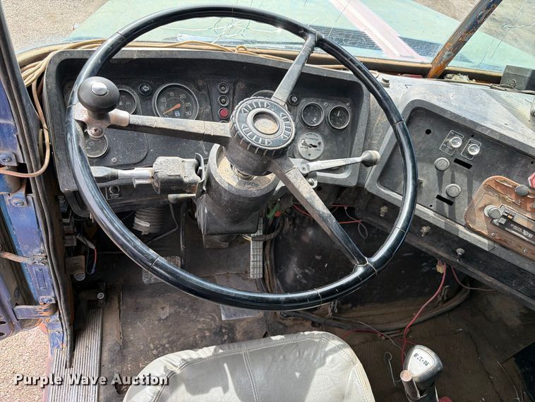 image for item FM7633 1997 White dump truck