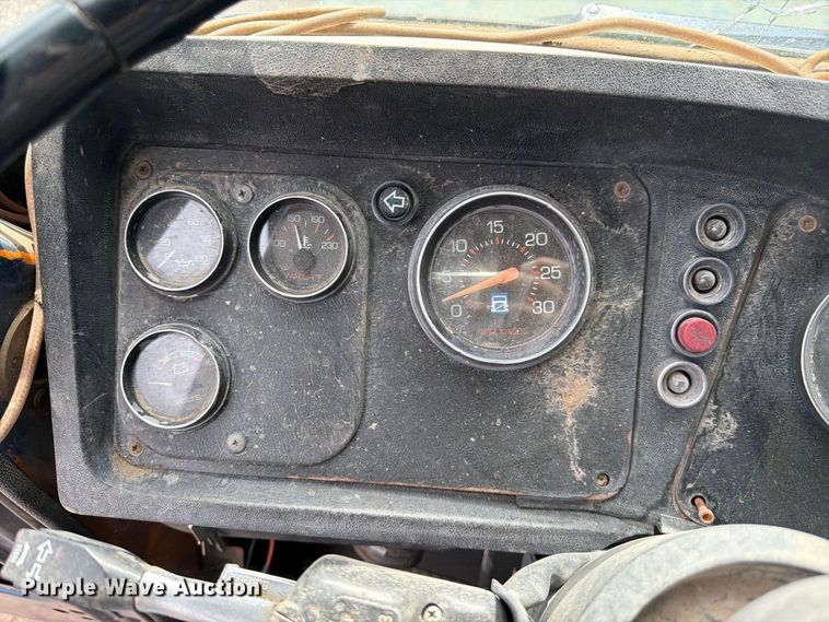 image for item FM7633 1997 White dump truck