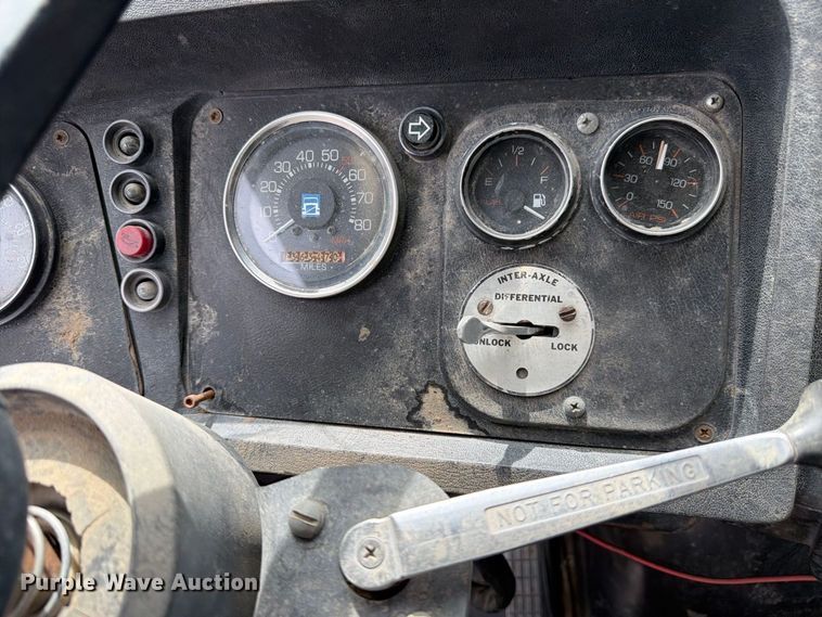 image for item FM7633 1997 White dump truck