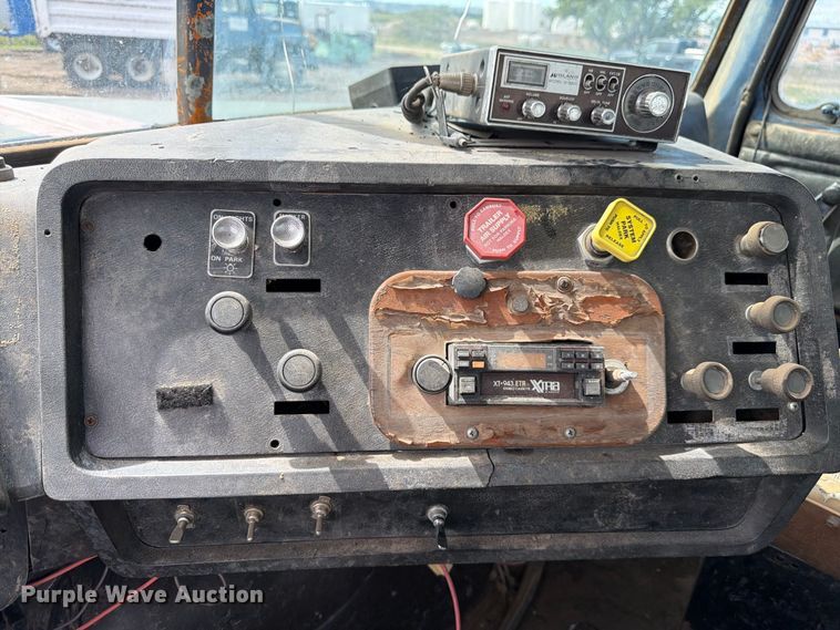 image for item FM7633 1997 White dump truck