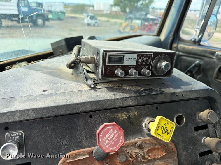 image for item FM7633 1997 White dump truck