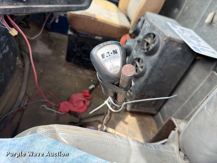 image for item FM7633 1997 White dump truck