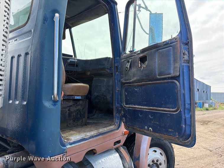 image for item FM7633 1997 White dump truck