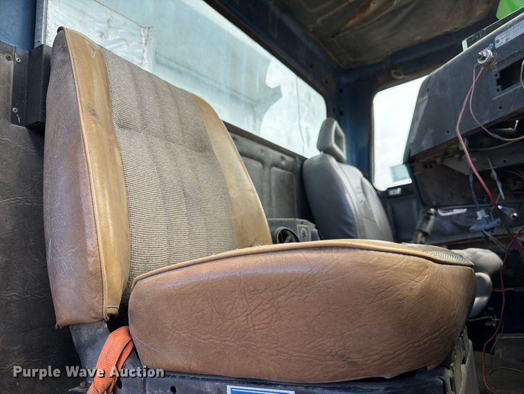 image for item FM7633 1997 White dump truck