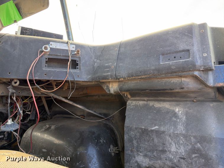 image for item FM7633 1997 White dump truck