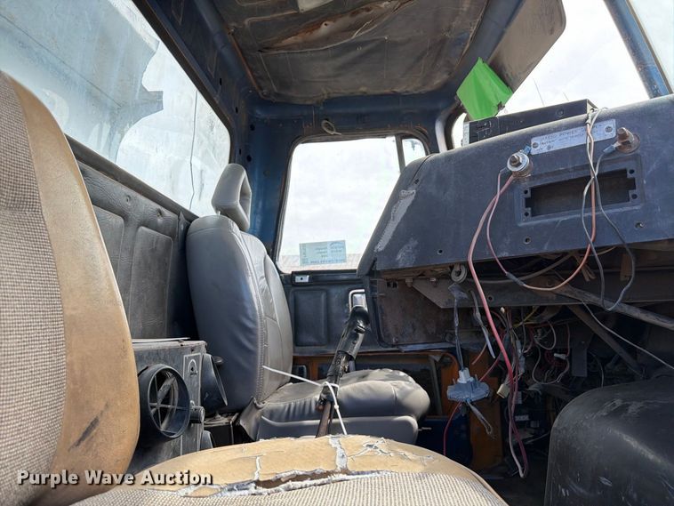 image for item FM7633 1997 White dump truck