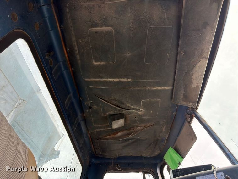 image for item FM7633 1997 White dump truck